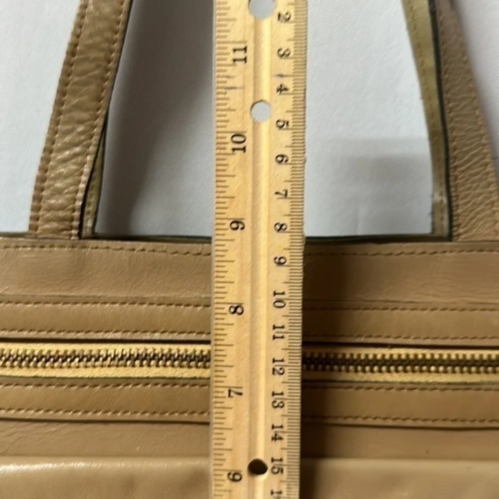 Vintage 1970’s tan Le Pouch vintage shoulder bag zippered pocket w‎ snap front